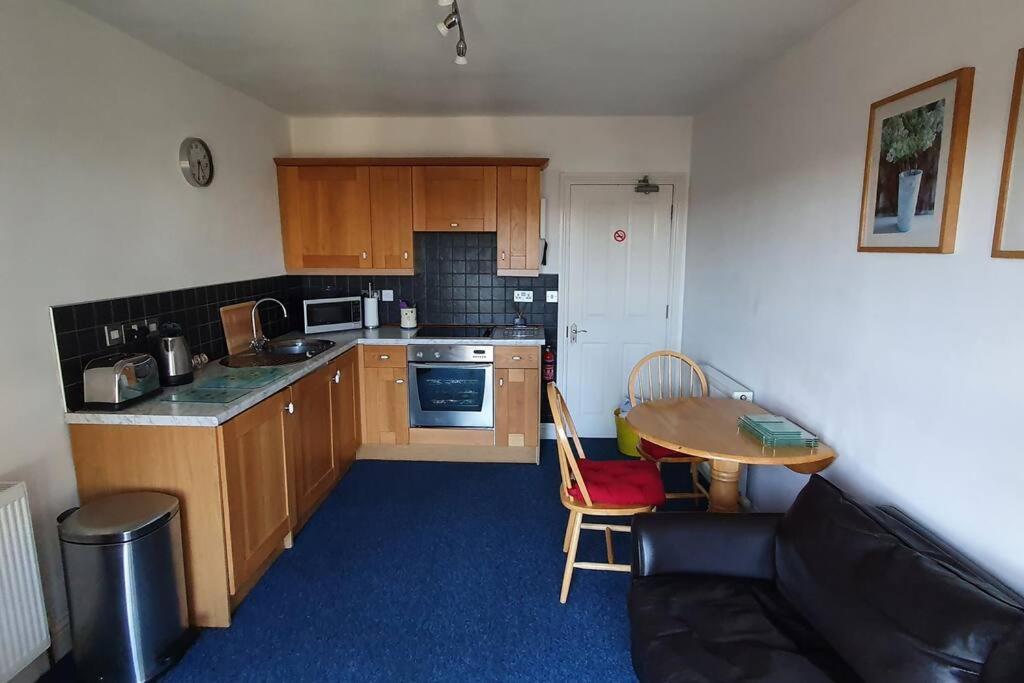 Stylish, Comfortable Apartment With Balcony Plymouth Eksteriør billede